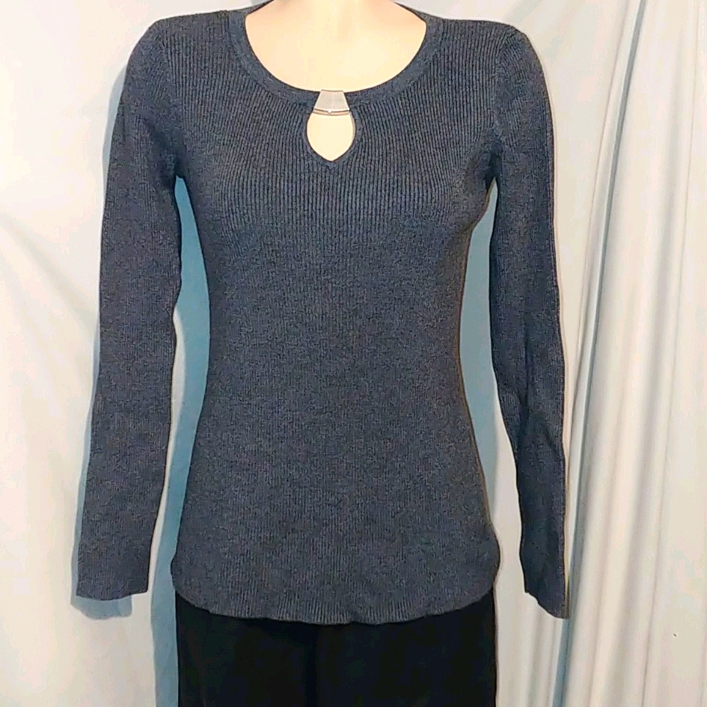 Ribbed long sleeved keyhole top